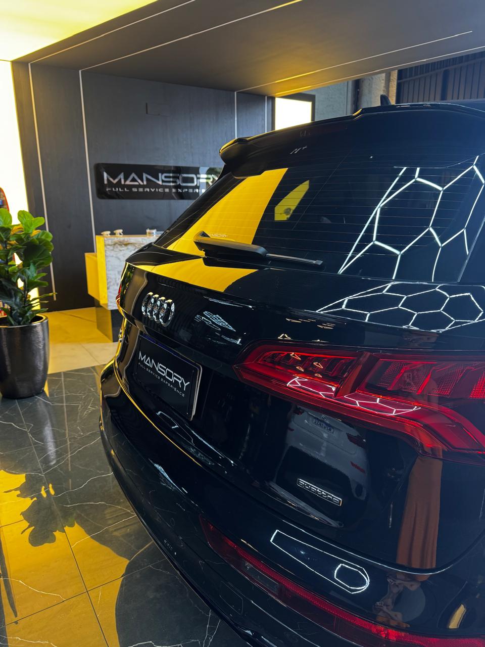 Audi Q5 na recepção da Mansory Full Service Experience