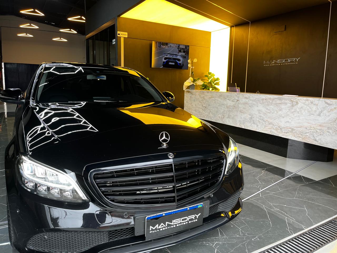 Mercedes-Benz em oficina premium da Mansory Full Service